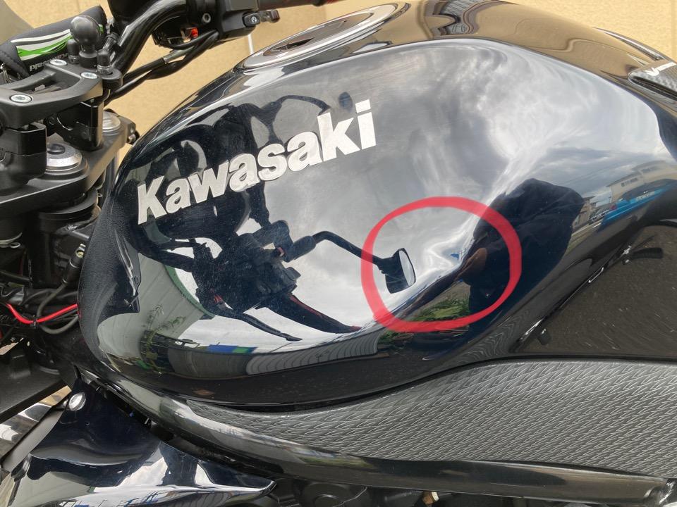 カワサキER-6nのタンク、立ちゴケによる凹み。宮城県仙台市 | バイク