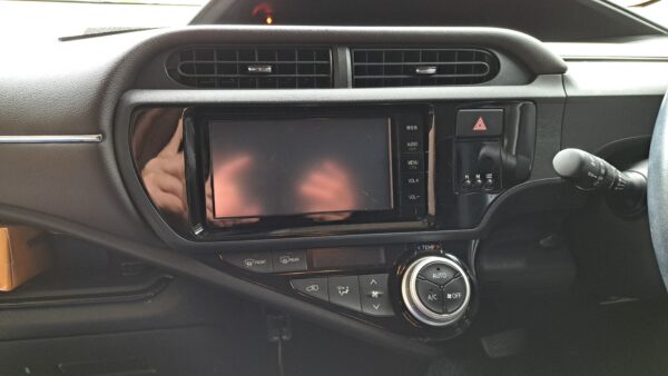 トヨタ純正ナビ9インチ化は簡単！アクア9型インパネ交換する