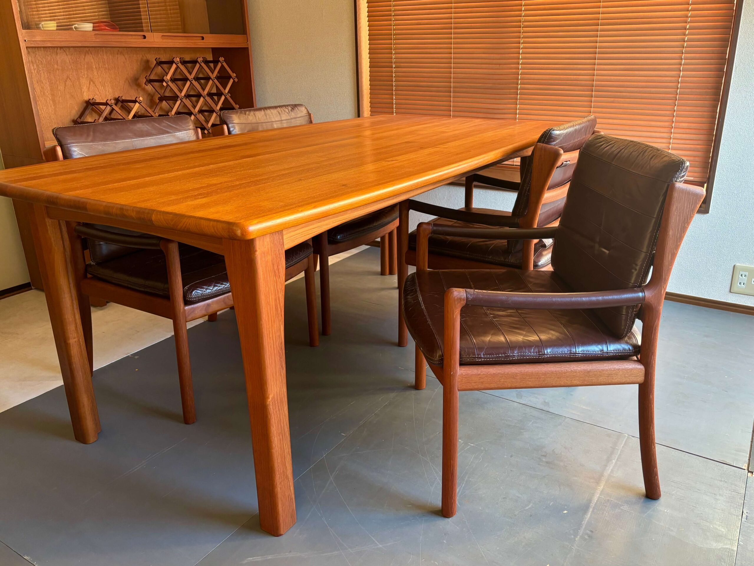 No.11089「日田工芸〈マキシム〉アームチェア：チーク×レザー」SOLD