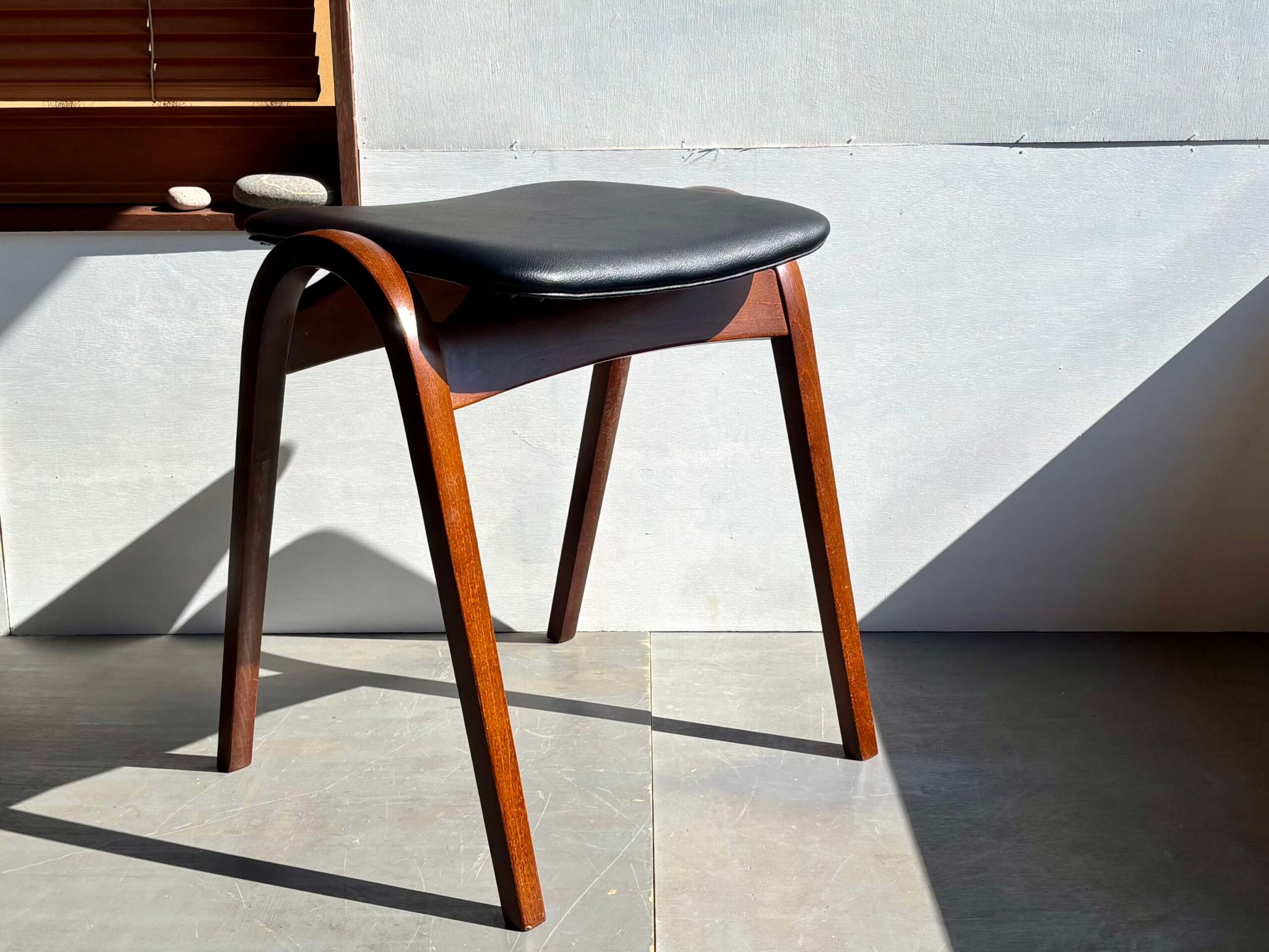 No.6397C「秋田木工スツール〈No.202〉ビニールレザー / ブラック