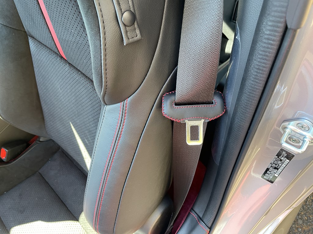 異音傷防止にGR86(ZD8)&BRZ(ZN8)専用本革シートベルトカバーを購入