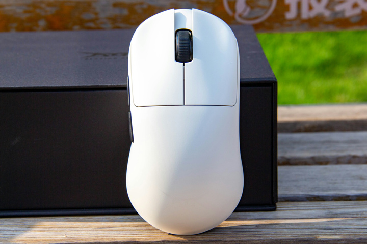 ATK、その名のとおりZOWIE U2クローンで最上位モデルとなるワイヤレス