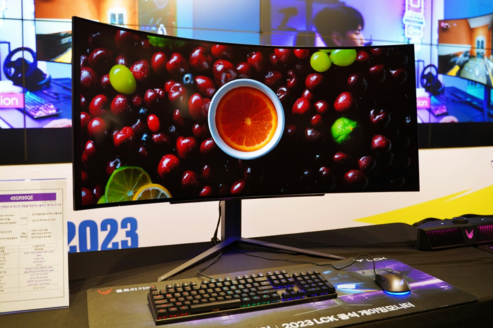 LG、日本発売が決まった45インチ 800RのOLEDパネルで240Hzのウルトラ