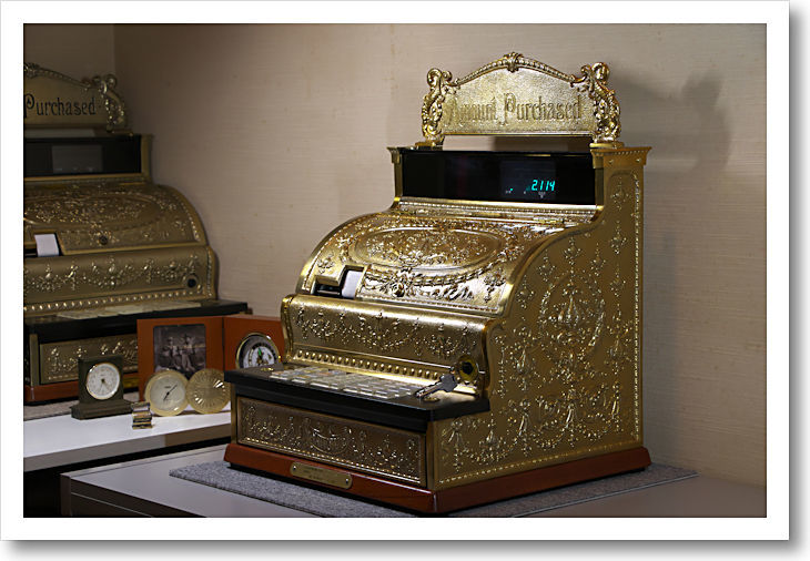 NCR 2114-1708 classic cash register | 「花もわたしを知らない」