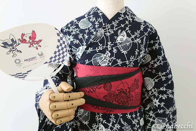 伝統的な浴衣（紺地うちわ柄）に赤い帯？半幅帯6本でコーデで試す