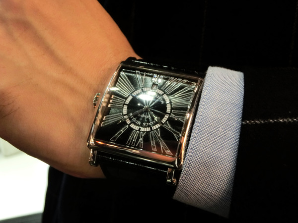 フランク・ミュラー アクティブなローマンインデックスが特徴の正方形