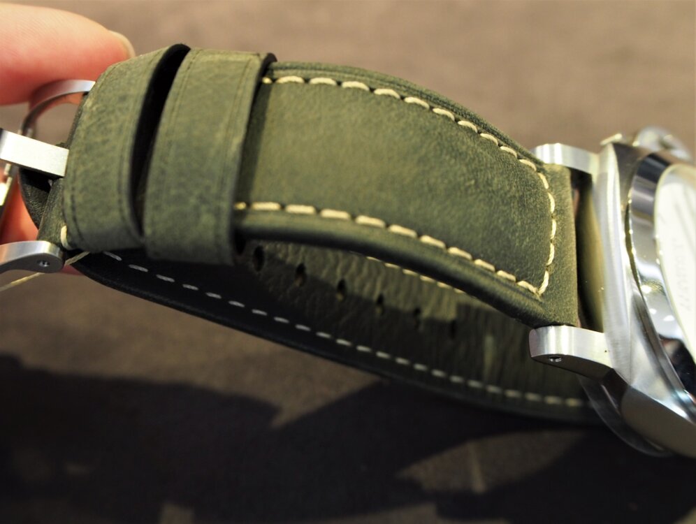 パネライ】2020年新作入荷！ホワイトの文字盤にカーキのベルトが