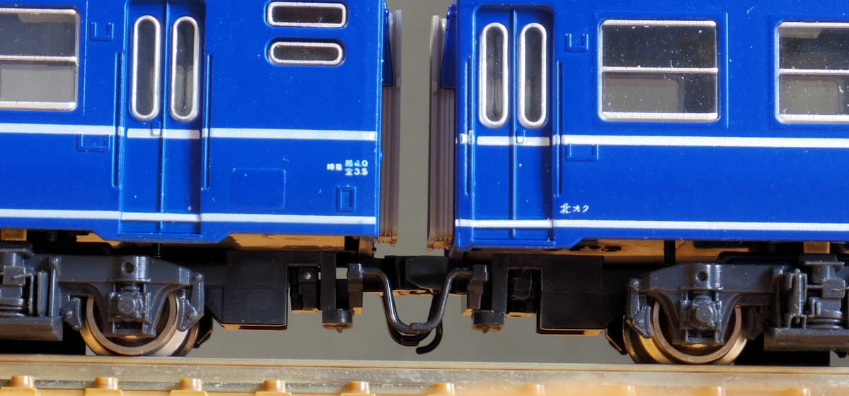 お昼のブルトレ、KATOの国鉄14系客車(旧製品)もゲットしていた