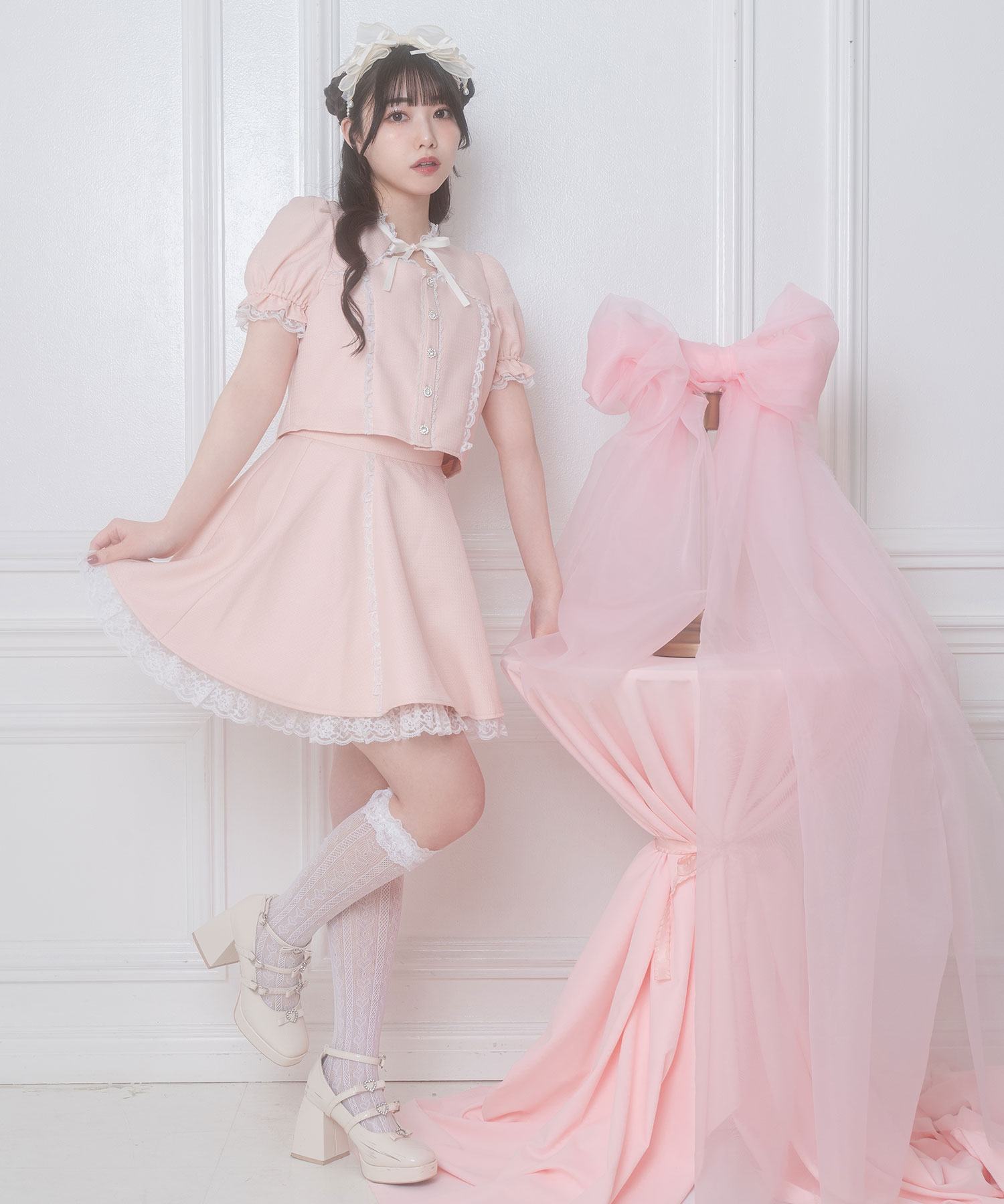 胸元あきレースセットアップ – BUNNY APARTMENT