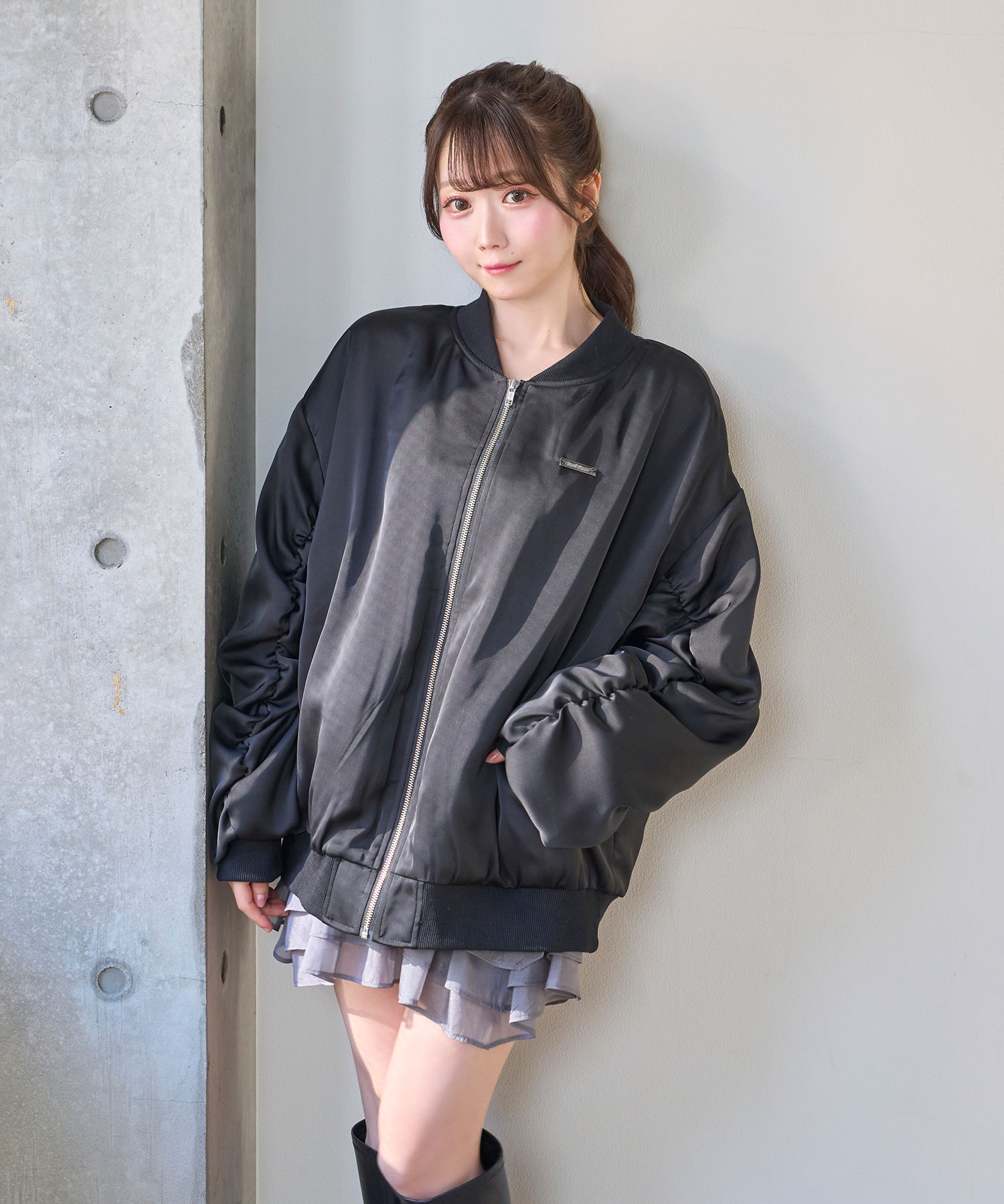 Back emb shirring sleeve blouson – BUNNY APARTMENT