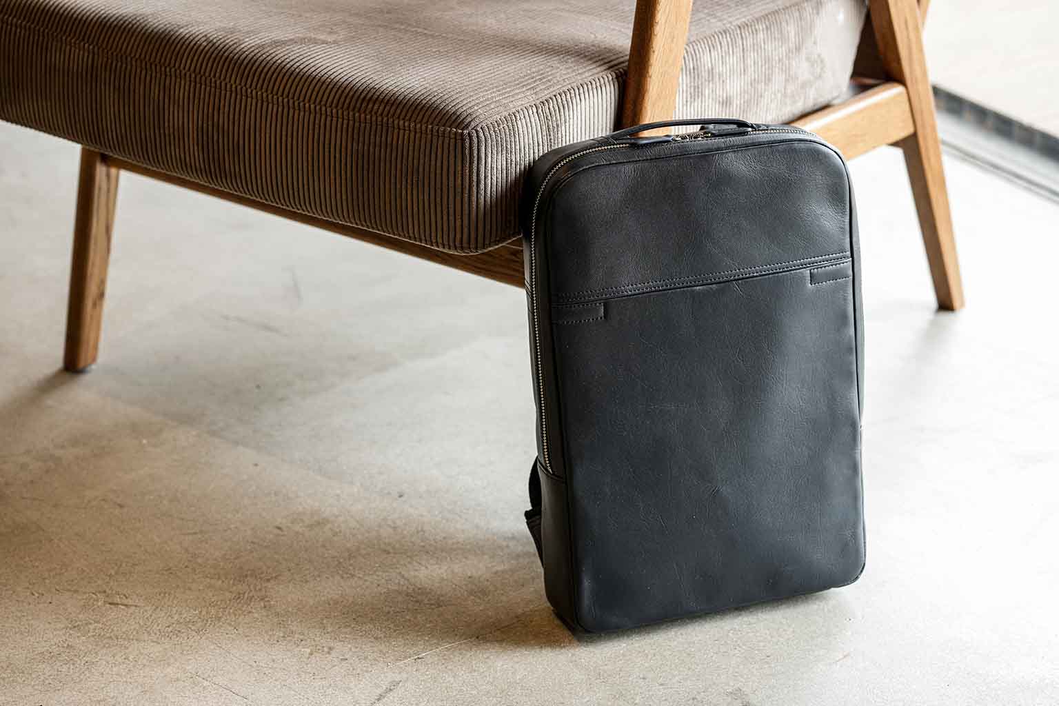 スリムバックパック | ビジネスレザーファクトリー