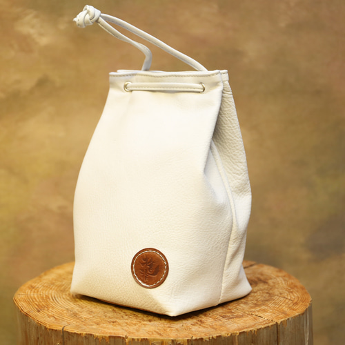 巾着 国産鹿革 ディアスキン ショルダーポーチ 様々なシチュエーション