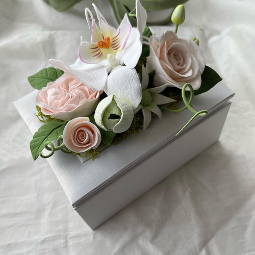 送料無料【粘土のお花】sale!クレイフラワー 胡蝶蘭と薔薇のボックス