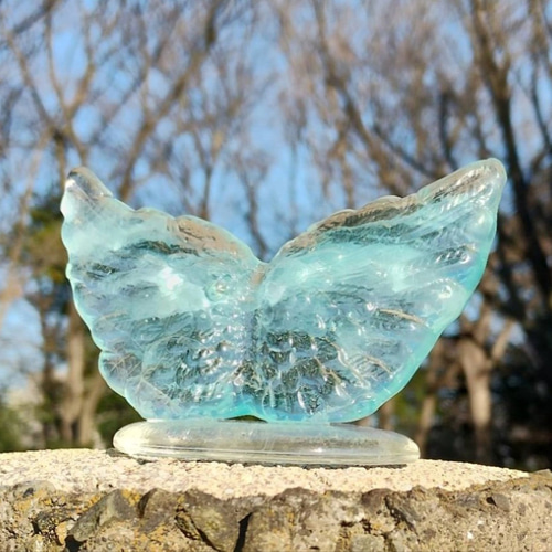 ガラスの翼のオブジェ アクアマリンブルー ガラス製モニュメント