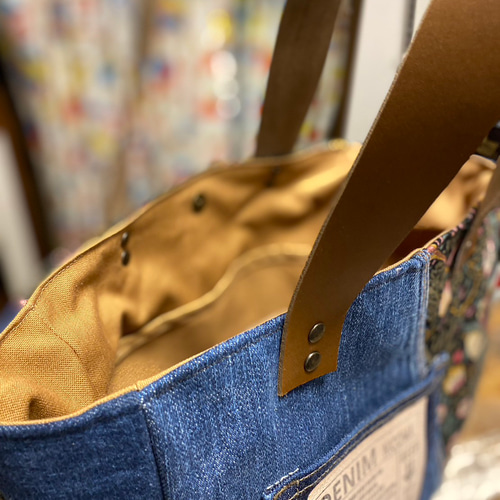 デニムと革のトートバッグ：デニム×モリスコレクションいちご泥棒×本革