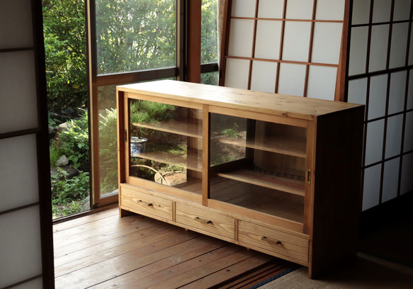 W140 引き出し3個付き、ガラス引き戸の棚。サイズオーダー可。ガラス