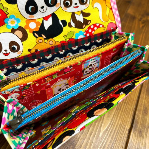 どこで買ったの？と聞かれちゃうレトロカラフルなやりくり長財布 長