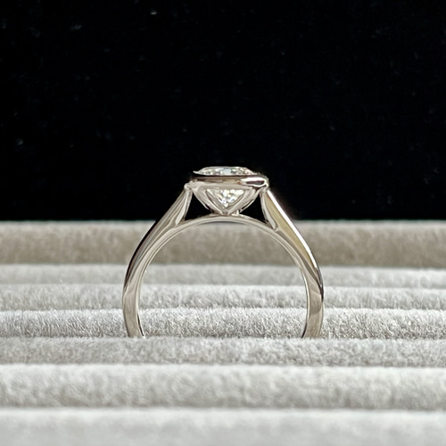 1カラット・世界最高の輝き】モアサナイト ベゼルセッティングリング