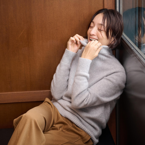 シンプルだけど、一枚で様になる』カシミヤ100％ タートルネック