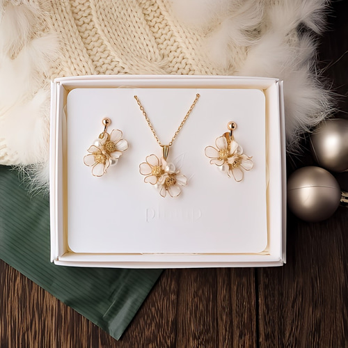 冬咲きマーガレットネックレス＆ショートピアス/イヤリングセット販売