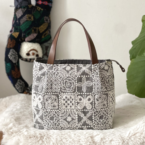 ⚮̈ミナペルホネン forest tile beige かくれんぼトート タック入