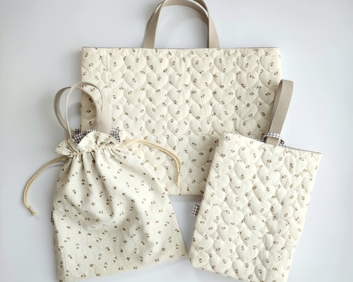 さくらんぼハートキルトのレッスンバッグ・上履き入れ・お着替え袋3点