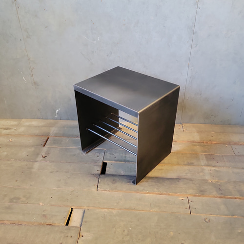 黒ペイント キューブ型木箱① 展示台 スツール 椅子 オブジェ 古道具