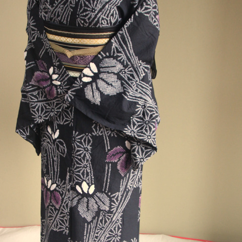 ◇現代 有松鳴海絞 浴衣◇【黒紫】麻にあやめが凛とした雰囲気 大人