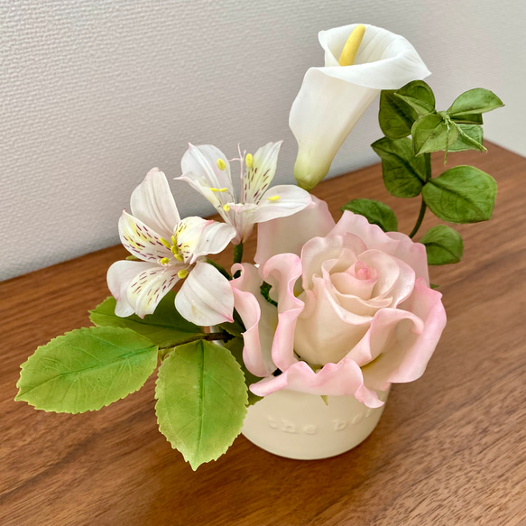 クレイフラワー＊樹脂粘土のお花＊ピンクローズのアレンジメント
