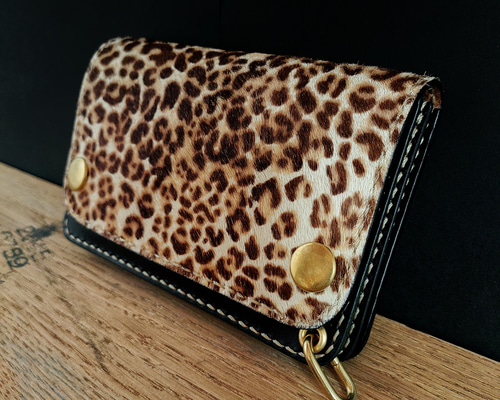 ハラコ ヒョウ柄】 ミドルトラッカーウォレット TWM-01 その他ミニ財布