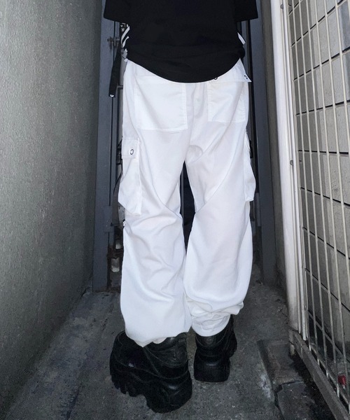 MAROCORE（マロコア）の「4WAY チェーン2個付き テックカーゴパンツ
