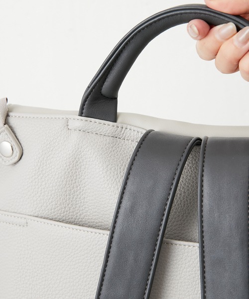 ear PAPILLONNER（イアパピヨネ）の「樹脂チャームフラップリュック