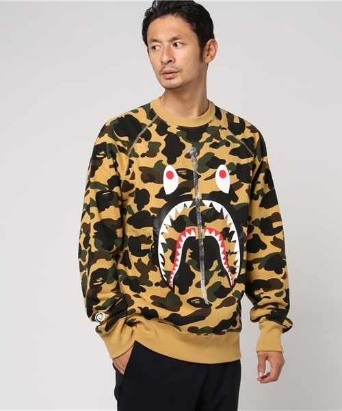 A BATHING APE（アベイシングエイプ）の「1ST CAMO SHARK CREWNECK M