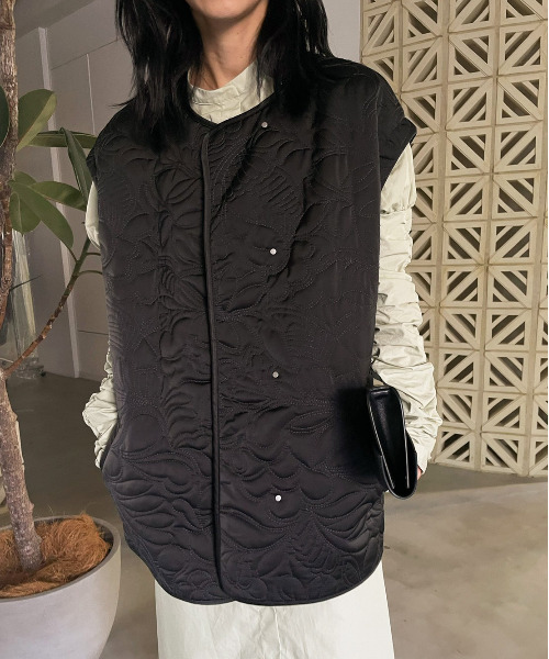 Ameri（アメリ）の「2WAY LEAF PATTERN QUILTING COAT（MA-1）」 - WEAR