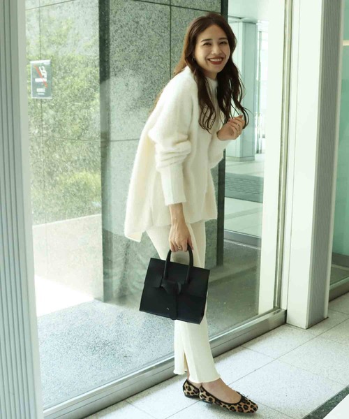 Jines（ジネス）の「フォックスカシミア・ ハイネックバックスリット