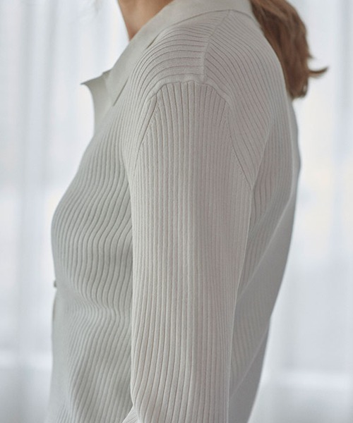 ETRE TOKYO（エトレトウキョウ）の「オープンネックニットポロ