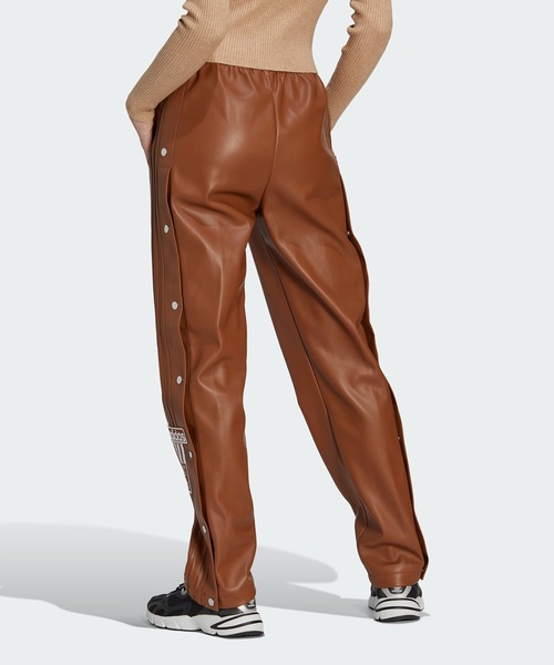 adidas（アディダス）の「フェイクレザー アディブレイクパンツ