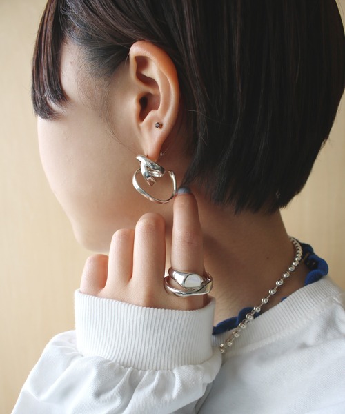 e.m.（イーエム）の「貝成線コンテンポラリーピアス（ピアス（片耳用