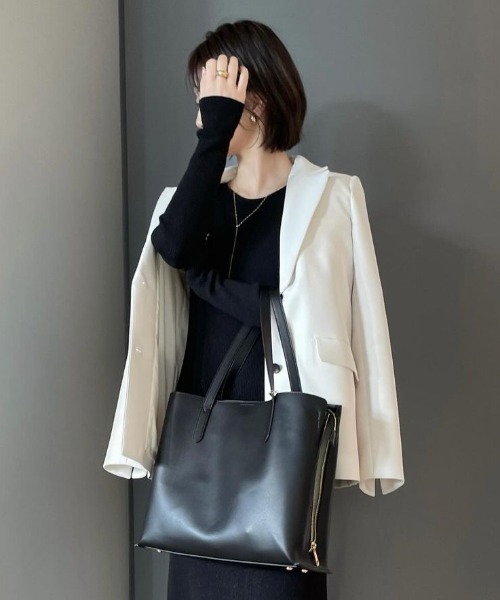 anuans（アニュアンス）の「バックデザインフォルムジャケット