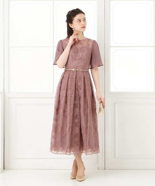 AIMER（エメ）の「花柄刺繍フレアスリーブフィット&フレアパーティー