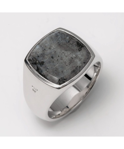 TOM WOOD（トムウッド）の「TOM WOOD cushion larvikite ring