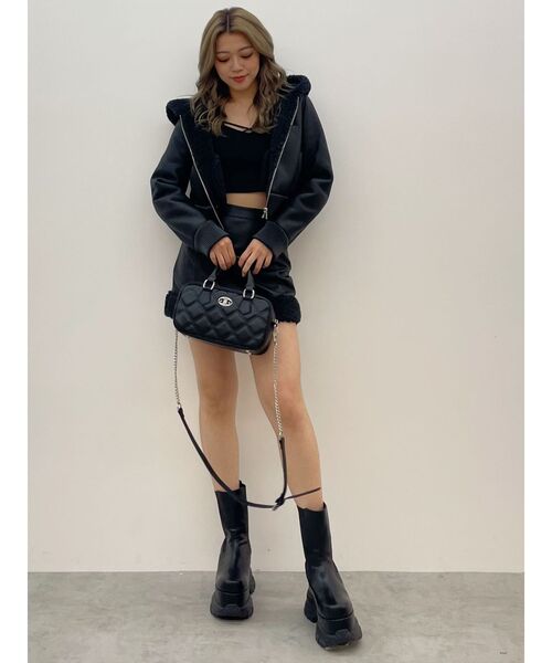 GYDA（ジェイダ）の「フーディーフェイクレザーボアコート【SETUP着用