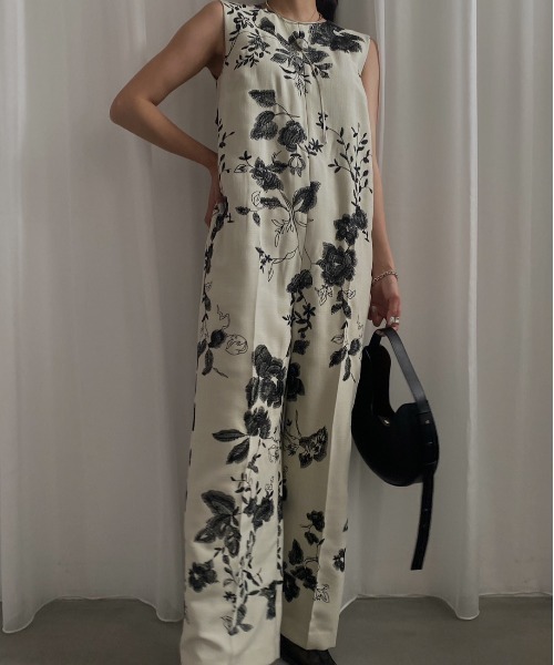 Ameri（アメリ）の「NORA FLOWER EMBROIDERY ROMPERS（つなぎ