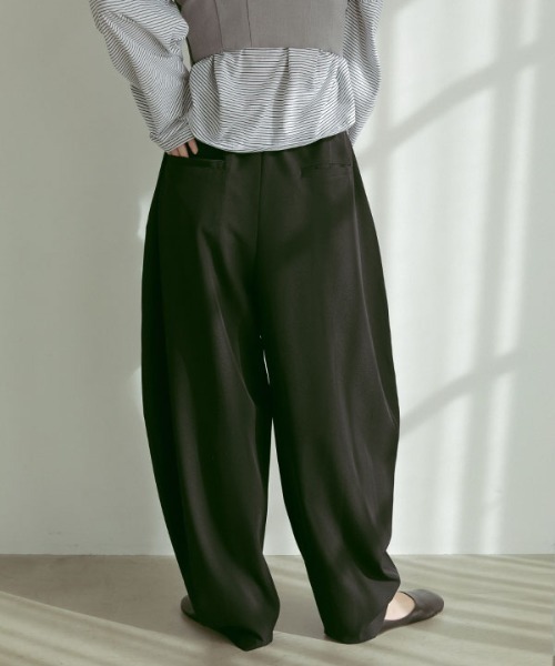 ETRE TOKYO（エトレトウキョウ）の「キャバルリーツイルワイドパンツ