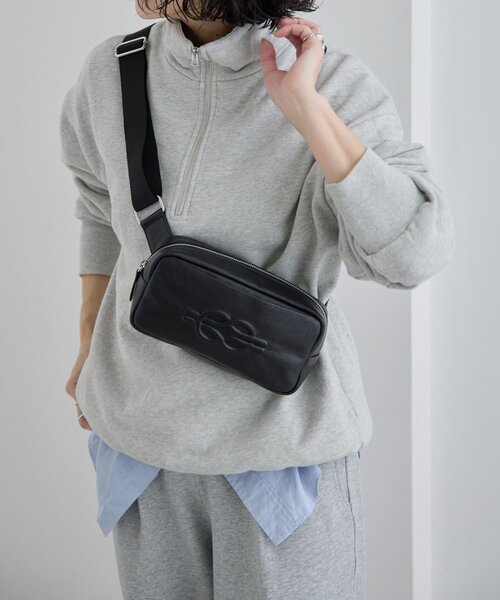 本革/290g》エンボスボディバッグ（ショルダーバッグ）｜ear
