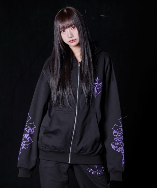 REFLEM（レフレム）の「『REFLEM/レフレム』クロス刺繍ZIPパーカー