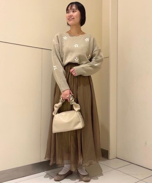 flower（フラワー）の「エンブロイダリーフラワーズニット2（ニット