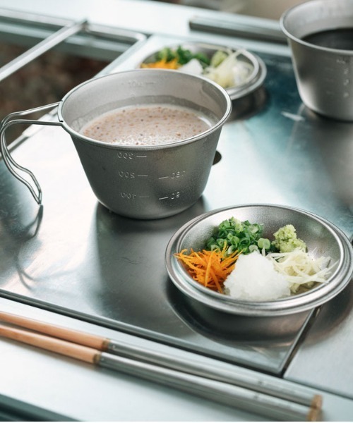 深型チタンシェラカップ 蓋付き コップ 食器（アウトドアグッズ