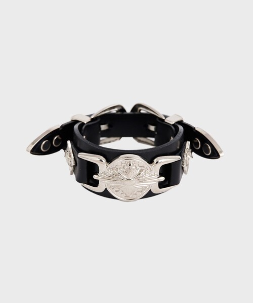 Double buckle leather bangle（バングル/リストバンド）｜TOGA