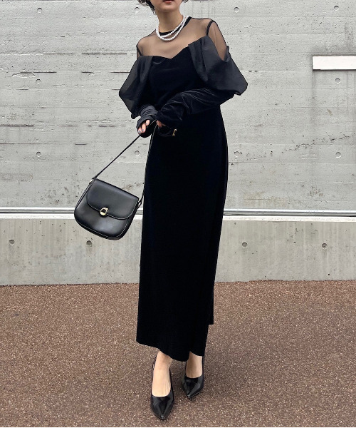 Ameri（アメリ）の「UND VELOUR OFF SHOULDER DRESS（ワンピース